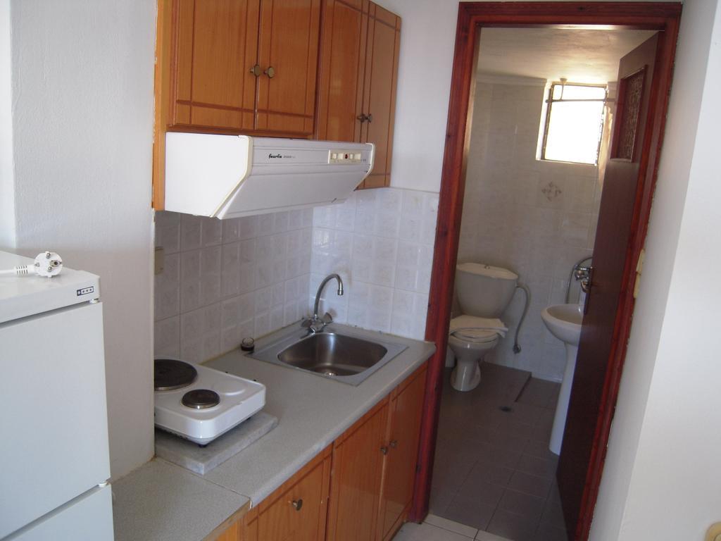 Angela Apartment Kato Daratso
