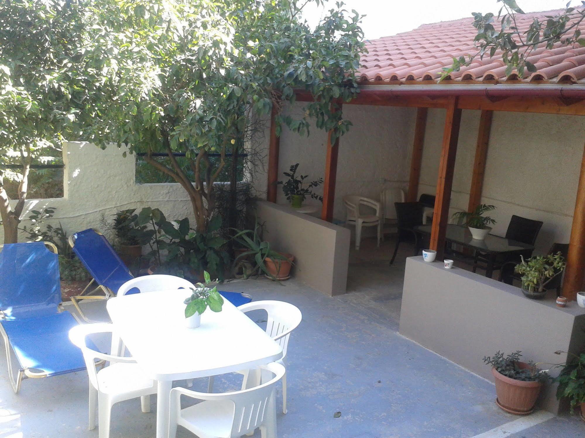 Angela Apartment Kato Daratso